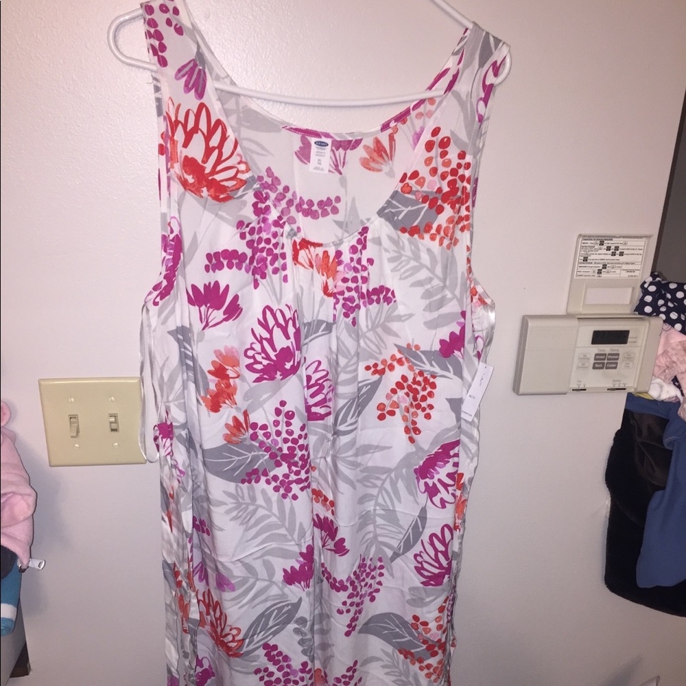 White floral maternity maxi
